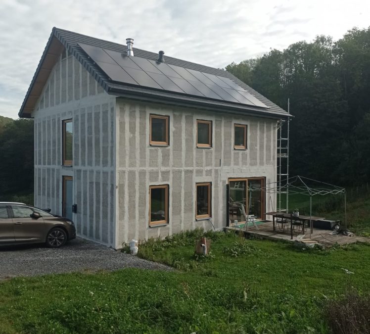 Auto-construction bois/terre/paille à Evrehailles